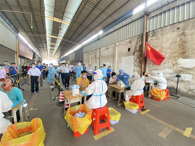 核酸检测现场 (1).jpg