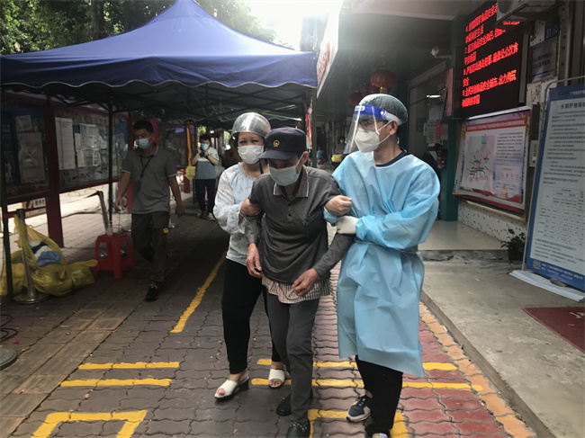 核酸检测现场 (2).jpg