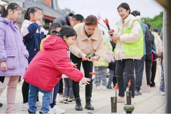 澳门金沙娱乐城官网
区博物馆“龙行龘龘 潮集花博”元宵游园活动289.png