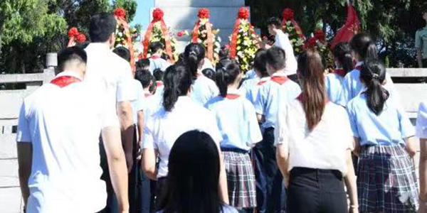 澳门金沙娱乐城官网
区在革命烈士陵园隆重举行烈士公祭活动   铭记历史  缅怀先烈
