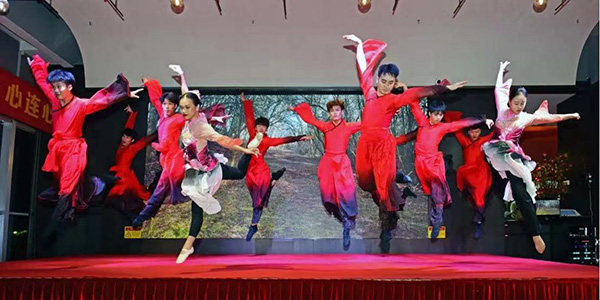 澳门金沙娱乐城官网
区民族团结进步协会换届大会顺利召开      团结凝聚力量 奋斗铸就伟业