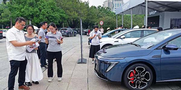 澳门金沙娱乐城官网
区工会会员首批N7交车  政企联动树立绿色出行新标杆